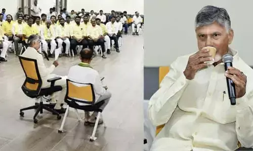 పార్టీ నేతలు, కార్యకర్తలతో కాఫీ కబుర్లు.. ఫుల్ ఖుష్ అయిన సీఎం చంద్రబాబు