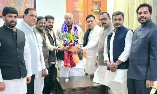 CM రేవంత్‌ను అభినందించిన ఖర్గే, ప్రియాంక