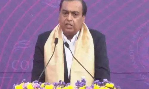 Mukesh Ambani: సాంకేతికత, పరిశ్రమల్లో భారత్ స్వావలంబన సాధించాలి: ముఖేష్ అంబానీ