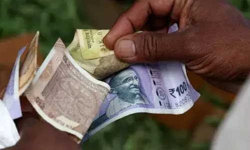 Rupee: కొత్త రికార్డు పతనానికి భారత రూపాయి.. రంగంలోకి ఆర్‌బీఐ