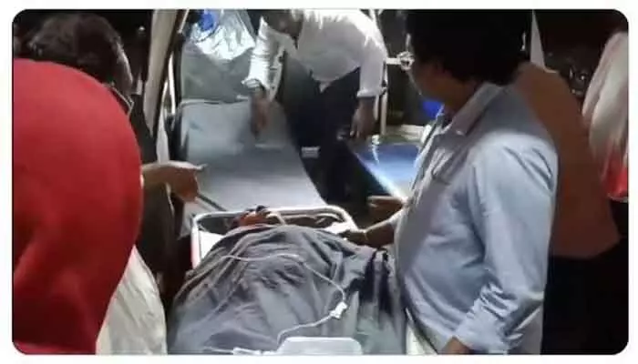 పిఠాపురంలో మహిళపై హత్యాయత్నం పిఠాపురంలో మహిళపై హత్యాయత్నం
