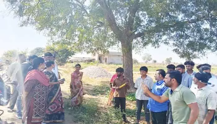 ప్రత్యేక గ్రామపంచాయతీ చేస్తేనే ఓట్లు వేస్తాం ప్రత్యేక గ్రామపంచాయతీ చేస్తేనే ఓట్లు వేస్తాం