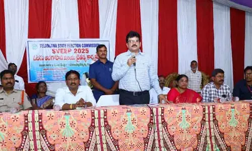 ఓట‌ర్లు ప్ర‌లోభాల‌ను తిర‌స్క‌రిస్తే త‌ప్ప త‌ల‌రాత‌లు మార‌వు :  క‌లెక్ట‌ర్ వి.హ‌నుమంత‌రావు