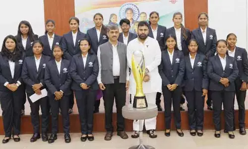 అంధ క్రికెటర్లకు ఆర్థిక సాయం... చెక్కులు అందజేసిన పవన్ కల్యాణ్