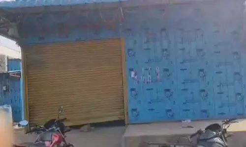 రాయదుర్గంలో దొంగల బీభత్సం.. మూడు దుకాణాల్లో చోరీ