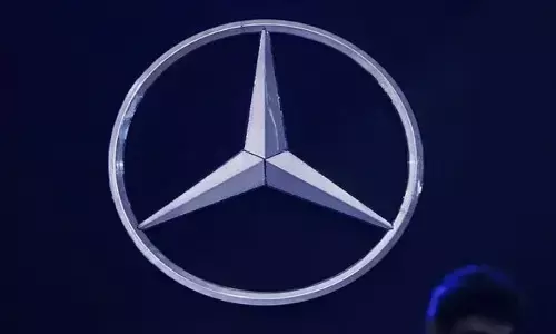 Mercedes Benz: జనవరి నుంచి కార్ల ధరలను 2 శాతం పెంచిన మెర్సిడెస్ బెంజ్