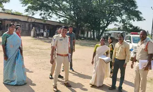 మూడో దశ పోలింగ్ కు సిద్ధం చేస్తున్న అధికార యంత్రాంగం