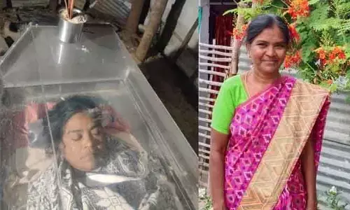 అంగ‌న్ వాడీ టీచ‌ర్ మృతి