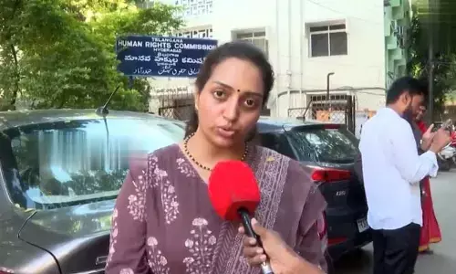 తీన్మార్ మల్లన్నపై హెచ్ఆర్సీకి యూట్యూబర్స్ ఫిర్యాదు