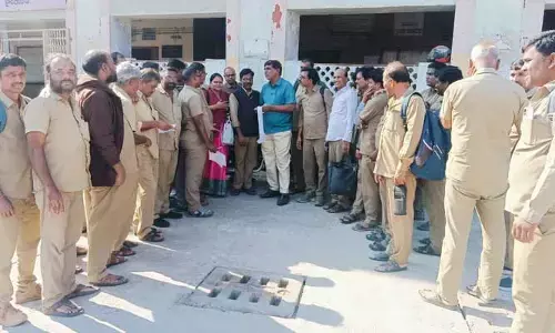 కార్మికులపై వేధింపులు ఆపాలి