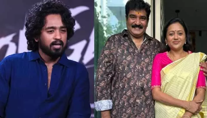 అమ్మానాన్నల విడాకుల విషయం తెలిసి తట్టుకోలేకపోయా.. చాలా ఇబ్బందిగా అనిపించింది: రోషన్ అమ్మానాన్నల విడాకుల విషయం తెలిసి తట్టుకోలేకపోయా.. చాలా ఇబ్బందిగా అనిపించింది: రోషన్