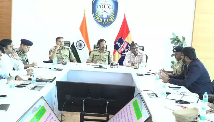 మత్తు మహమ్మారిని ఏరిపారేస్తాం.. రౌడీ షీటర్ల మాదిరి వారిపై కూడా నిఘా.. సీపీ సజ్జనార్ కీలక వ్యాఖ్యలు మత్తు మహమ్మారిని ఏరిపారేస్తాం.. రౌడీ షీటర్ల మాదిరి వారిపై కూడా నిఘా.. సీపీ సజ్జనార్ కీలక వ్యాఖ్యలు
