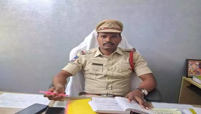 ఎన్నికల నిబంధనలు అతిక్రమిస్తే కఠిన చర్యలు : ఎస్సై గోపాల్ రెడ్డి ఎన్నికల నిబంధనలు అతిక్రమిస్తే కఠిన చర్యలు : ఎస్సై గోపాల్ రెడ్డి