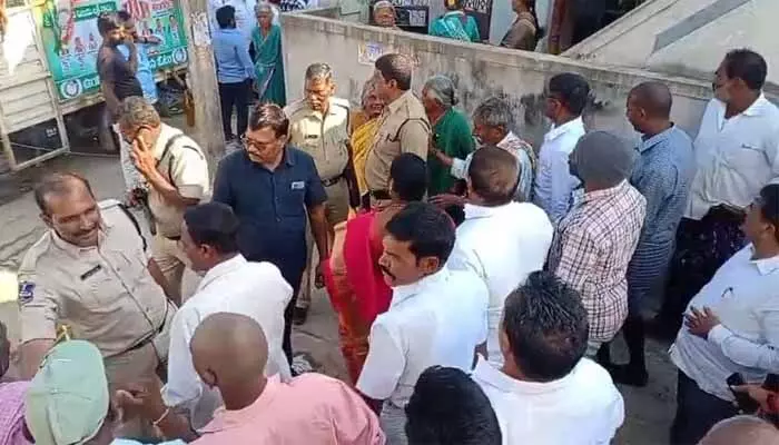 నాగర్ కర్నూల్ జిల్లాలో మంత్రి జూపల్లికి నిరసన సెగ నాగర్ కర్నూల్ జిల్లాలో మంత్రి జూపల్లికి నిరసన సెగ