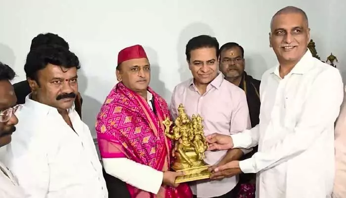 కేసీఆర్ను కలుస్తా: అఖిలేష్ యాదవ్ కేసీఆర్ను కలుస్తా: అఖిలేష్ యాదవ్