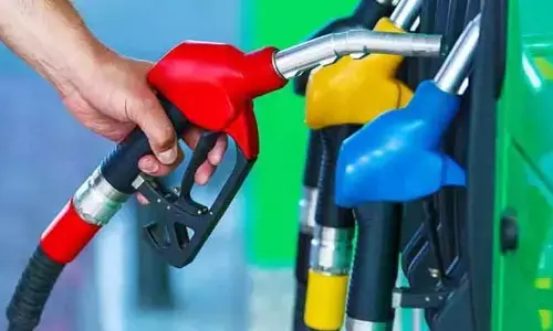 Petrol-Diesel Price(December 13): తెలుగు రాష్ట్రాల్లో నేడు పెట్రోల్, డీజిల్ ధరలు ఎలా ఉన్నాయంటే..?