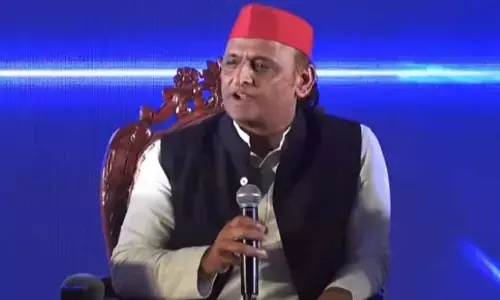 Akhilesh Yadav: ఎన్నికల్లో గెలిచేందుకు  బీజేపీ SIRను బ్యాక్ డోర్‍గా వాడుతోంది.. HYD వేదికగా అఖిలేశ్ యాదవ్