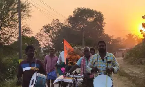 వానరంపై మానవత్వం చాట్టుకున్న చింతకాని గ్రామస్థులు
