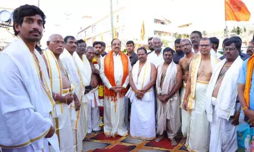 శ్రీనివాస కళ్యాణంలో పాల్గొన్న చిన్న జీయర్ స్వామి, మంత్రి తుమ్మల