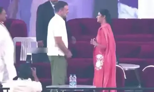 మెస్సీ vs సీఎం.. స్టేడియంలో రాహుల్ సందడి.. సీఎం సతీమణికి ఆప్యాయ పలకరింపు