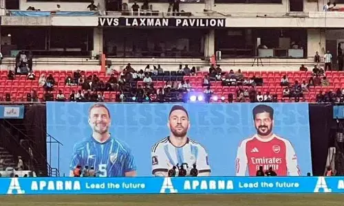 స్టేడియంలో రాహుల్ గాంధీ, మెస్సీ, సీఎం రేవంత్ డిజిటల్ బ్యానర్‌.. నెట్టింట వైరల్