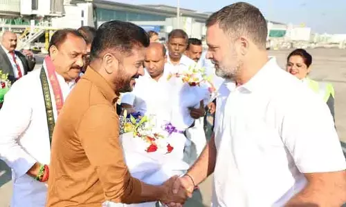 ఒకే కారులో రాహుల్, రేవంత్, టీపీసీసీ చీఫ్.. ప్రభుత్వ పనితీరుపై సంతృప్తి