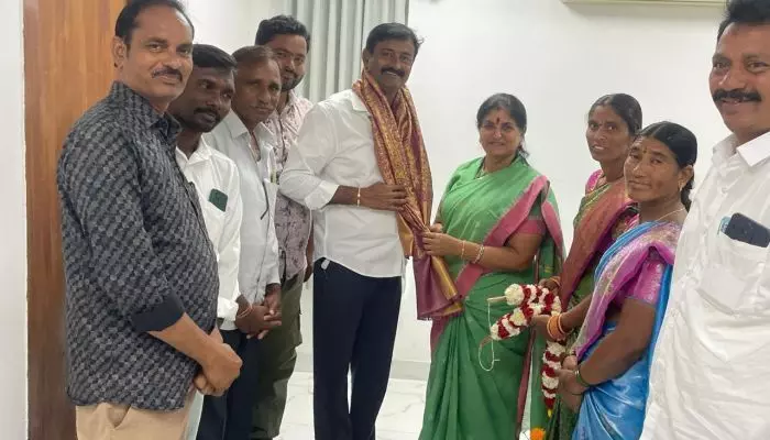 నూతన పాలకవర్గాన్ని అభినందించిన మల్లు నందిని నూతన పాలకవర్గాన్ని అభినందించిన మల్లు నందిని