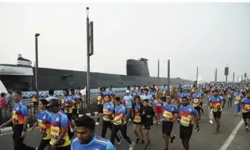 విశాఖ బీచ్ రోడ్డులో ఉత్సాహంగా నేవీ మారథాన్