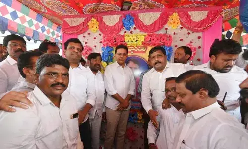 ఉప్పల మల్లయ్య కుటుంబానికి అండగా కేటీఆర్: ₹5 లక్షల ఆర్థిక సహాయం