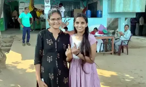 Sarpanch Election: రష్యా నుంచి వచ్చి ఓటు హక్కు వినియోగించుకున్న యువతి