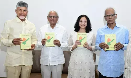 A Tale of Two States ‘విలీనం- విభజన’ పుస్తకం ఆవిష్కరించిన సీఎం చంద్రబాబు