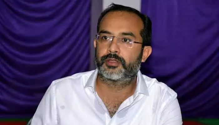 మాజీ ఎమ్మెల్యే హఫీజ్ ఖాన్పై ఫ్యాషన్ డిజైనర్ ఫిర్యాదు.. మహిళా కమిషన్ సీరియస్ మాజీ ఎమ్మెల్యే హఫీజ్ ఖాన్పై ఫ్యాషన్ డిజైనర్ ఫిర్యాదు.. మహిళా కమిషన్ సీరియస్