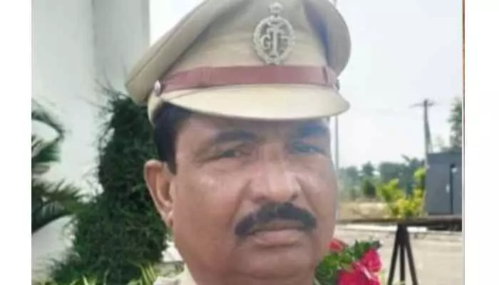 ఎస్ఐ ఉద్యోగానికి రాజీనామా..ఎన్నికల్లో పోటీ చేసి ఓడిపోయిన అభ్యర్థి ఎస్ఐ ఉద్యోగానికి రాజీనామా..ఎన్నికల్లో పోటీ చేసి ఓడిపోయిన అభ్యర్థి