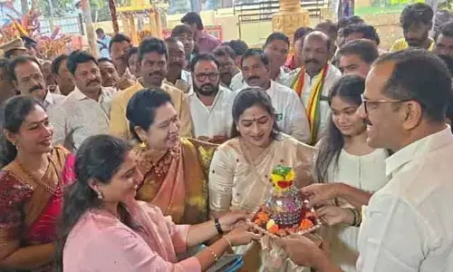 శ్రీ గంగానమ్మ తల్లిని దర్శనం చేసుకున్న హోంమంత్రి