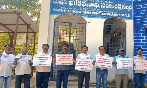 వారం రోజులైనా తాగడానికి నీళ్లు ఇవ్వరా..?