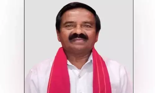 42 శాతం బీసీ రిజ‌ర్వేష‌న్లు పెంచిన త‌రువాత‌నే ఎంపీటీసీ, జ‌డ్పీటీసీ ఎన్నిక‌లు నిర్వ‌హించాలి