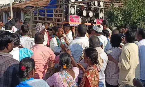 ఎమ్మెల్యే సునీత రెడ్డి గ‌న్ మెన్లు కాంగ్రెస్ కార్య‌క‌ర్త‌ల‌ను నెట్టేయ‌డం వ‌ల్ల‌నే గొడ‌వ : కాంగ్రెస్ అభ్య‌ర్థి అనిత