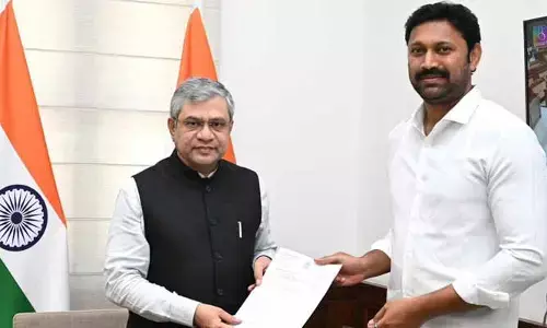 కడపకు రేణిగుంట ఎక్స్‌ప్రెస్‌ సర్వీసు ఇవ్వండి: కేంద్ర‌మంత్రిని కోరిన ఎంపీ అవినాశ్ రెడ్డి