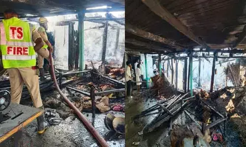 విద్యుత్ షార్ట్ సర్క్యూట్ తో ఇల్లు దగ్దం