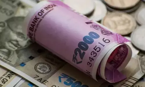Rupee: మరో పావలా పతనమైన రూపాయి