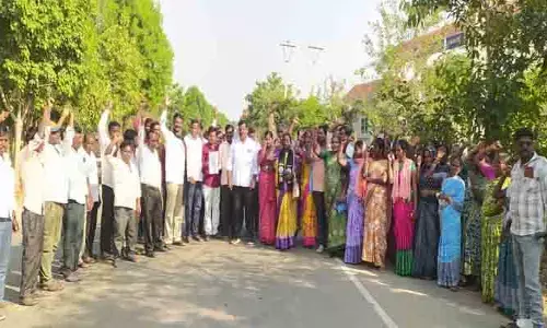 వారికి ఏ  వస్తువులు అమ్మొద్దు..? ఆ గ్రామంలో సంచ‌ల‌న సంఘ‌ట‌న