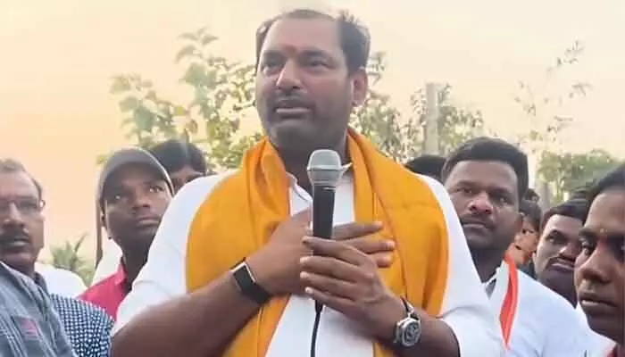 సొంత ఊరోళ్లే నా గుండెల మీద కొట్టారు.. ఎమ్మెల్యే అనిరుధ్ రెడ్డి ఎమోషనల్ సొంత ఊరోళ్లే నా గుండెల మీద కొట్టారు.. ఎమ్మెల్యే అనిరుధ్ రెడ్డి ఎమోషనల్