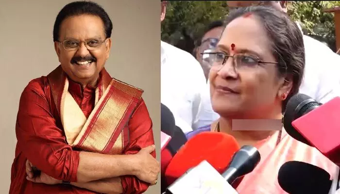 ఎస్పీ బాలు విగ్రహ ఆవిష్కరణ.. వివాదంపై స్పందించిన ఎస్పీ శైలజ ఎస్పీ బాలు విగ్రహ ఆవిష్కరణ.. వివాదంపై స్పందించిన ఎస్పీ శైలజ