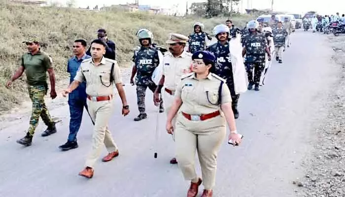 సోషల్ మీడియా లో రెచ్చగొట్టేలా వ్యాఖ్యలు చేస్తే చర్యలు : ఎస్పీ అఖిల్ మహాజన్ సోషల్ మీడియా లో రెచ్చగొట్టేలా వ్యాఖ్యలు చేస్తే చర్యలు : ఎస్పీ అఖిల్ మహాజన్