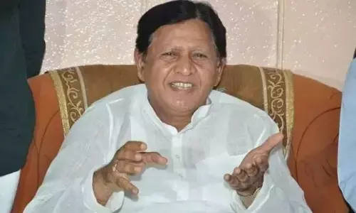 చేతులెత్తేసిన ‘పెద్దాయన’!