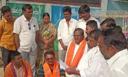 నిధుల కోసం ఆలయాన్నే కబ్జా చేయడం దుర్మార్గం  : మాజీ మంత్రి