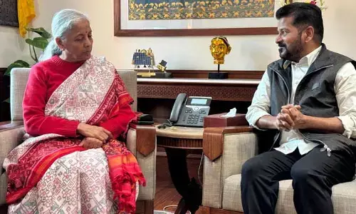 కేంద్ర మంత్రి నిర్మ‌లా సీతారామ‌న్‌తో సీఎం రేవంత్ రెడ్డి భేటీ..