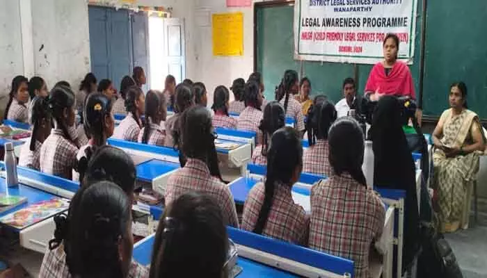 బాల్య వివాహాలు చట్ట రిత్యా నేరం : సీనియర్ సివిల్ జడ్జీ రజినీ బాల్య వివాహాలు చట్ట రిత్యా నేరం : సీనియర్ సివిల్ జడ్జీ రజినీ