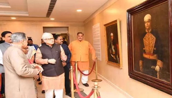 హైదరాబాద్లోని సాలర్ జంగ్ మ్యూజియంలో ఫౌండర్స్ గ్యాలరీని ప్రారంభించిన గవర్నర్ జిష్ణు దేవ్ వర్మ హైదరాబాద్లోని సాలర్ జంగ్ మ్యూజియంలో ఫౌండర్స్ గ్యాలరీని ప్రారంభించిన గవర్నర్ జిష్ణు దేవ్ వర్మ