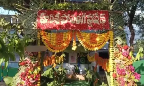 సర్వాంగ సుందరంగా ముస్తాబైన పోలింగ్ కేంద్రాలు.. ఫిదా అవుతున్న ఓటర్లు